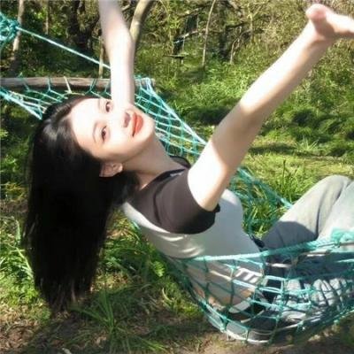 踉跄的女孩